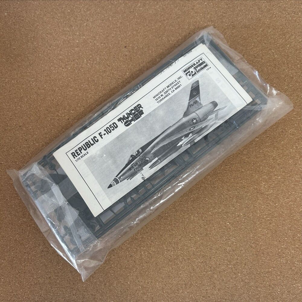 Hasegawa 1:72 Republic F-105D Thunderchief Model Kit